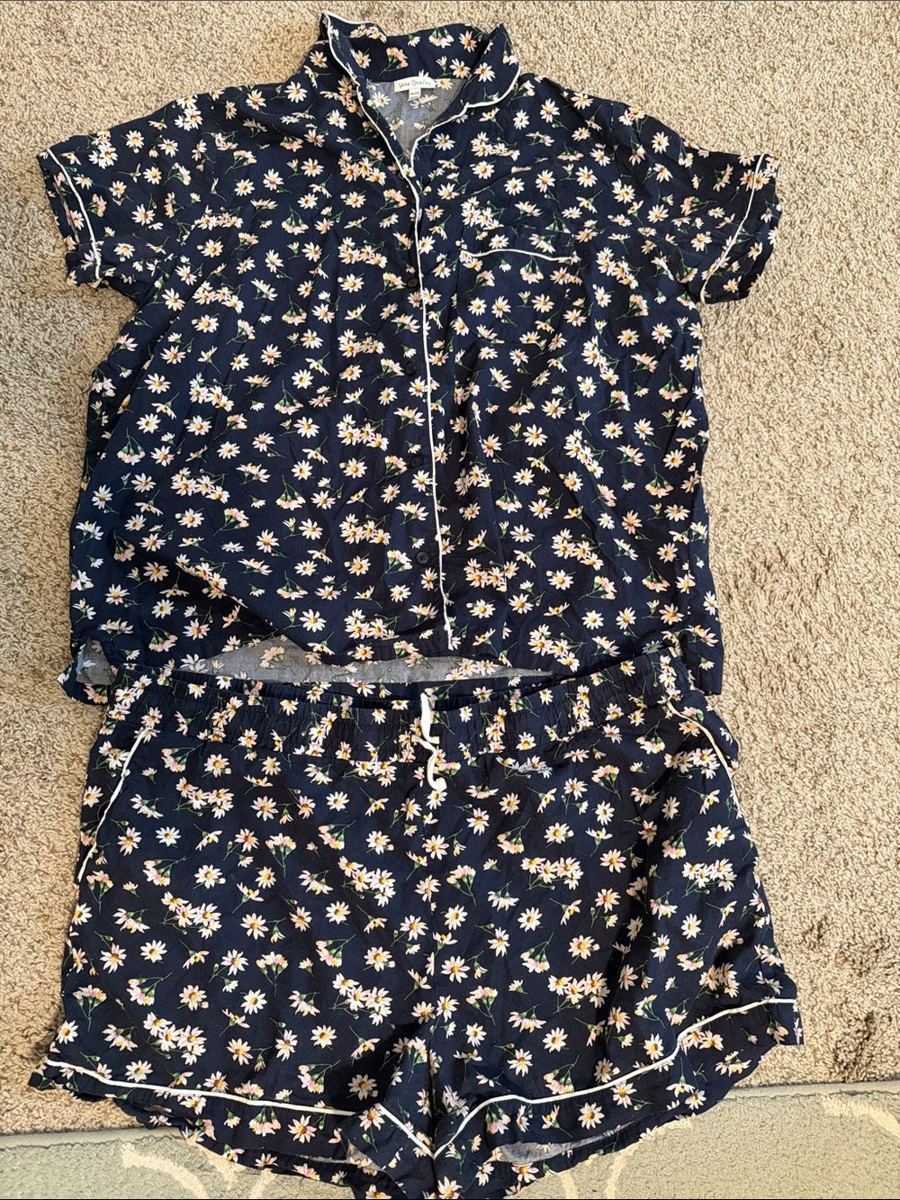 Vera Bradley Navy Floral Sleep set with Pink & White Daisies - Picture 6 of 6